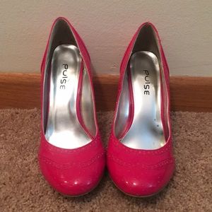 Wing tip round toe heels